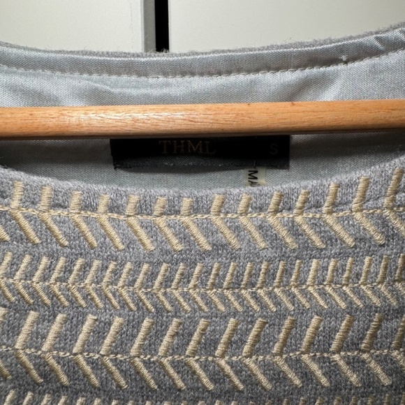 THML Dress Women's SM Grey Mini Sweater Embroidered Embroidered Preppy Boho - Picture 3 of 5